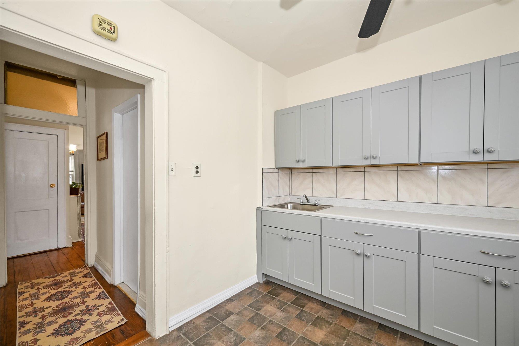 #17 photo, 23-16 101st Street, クイーンズ区 East Elmhurst , NY 11369