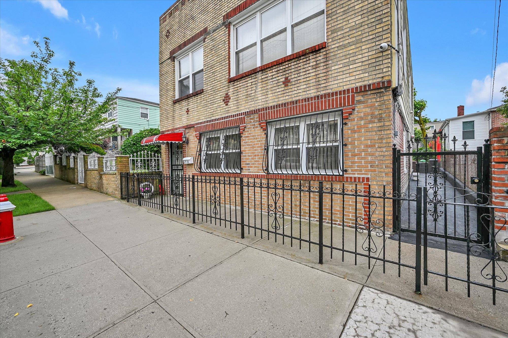 #2 photo, 23-16 101st Street, クイーンズ区 East Elmhurst , NY 11369