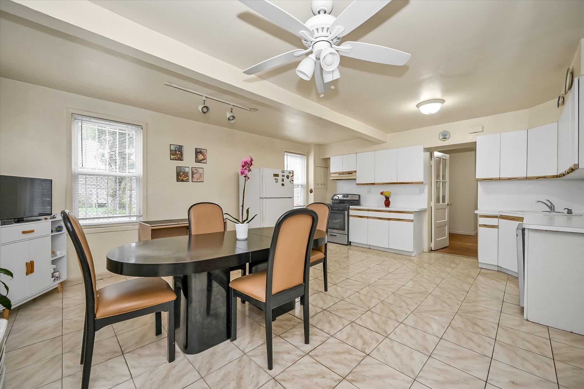 #7 photo, 23-16 101st Street, クイーンズ区 East Elmhurst , NY 11369