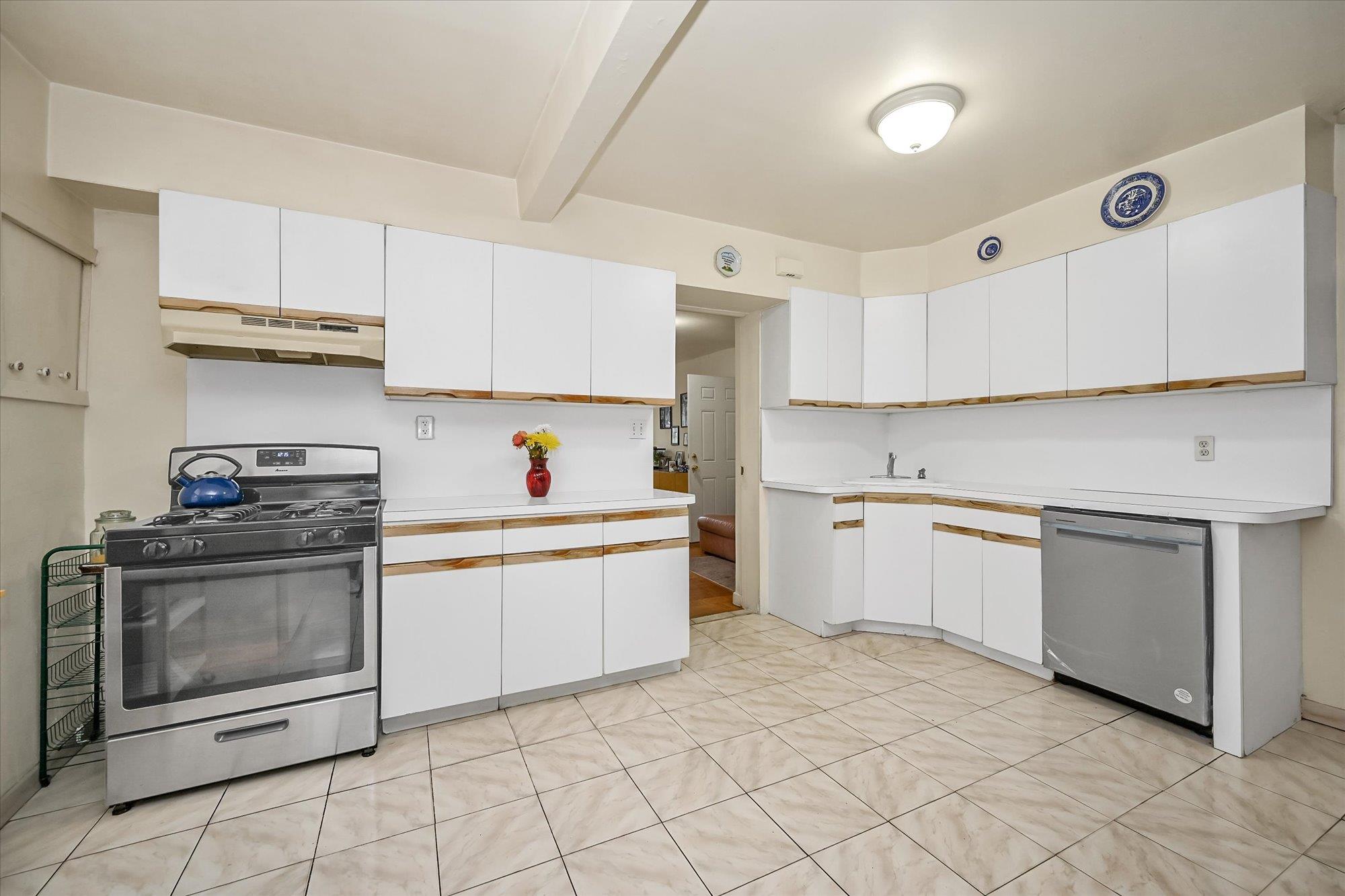 #8 photo, 23-16 101st Street, クイーンズ区 East Elmhurst , NY 11369