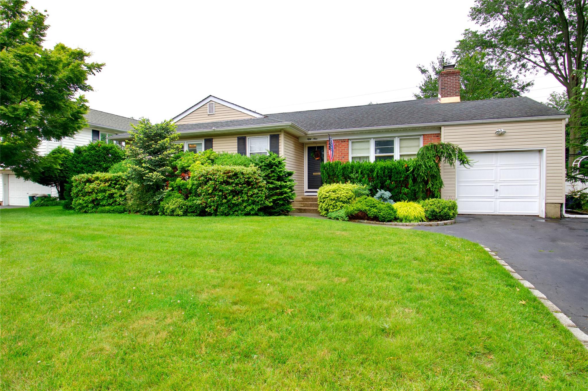 #1 photo, 59 Russell Road, 長島 花園城 Garden City , NY 11530