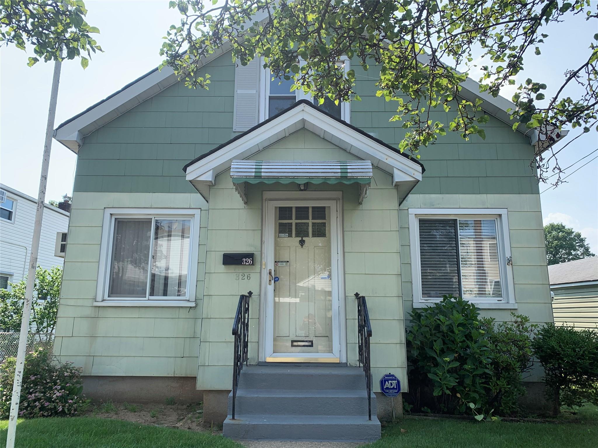 #1 photo, 326 Oakley Avenue, 長島 Elmont , NY 11003