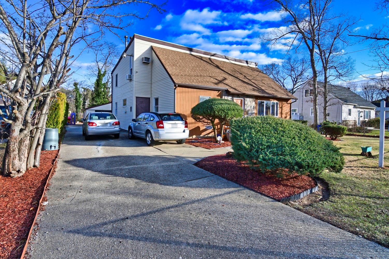 #1 photo, 467 Carlls Path Path, Deer Park , NY 11729