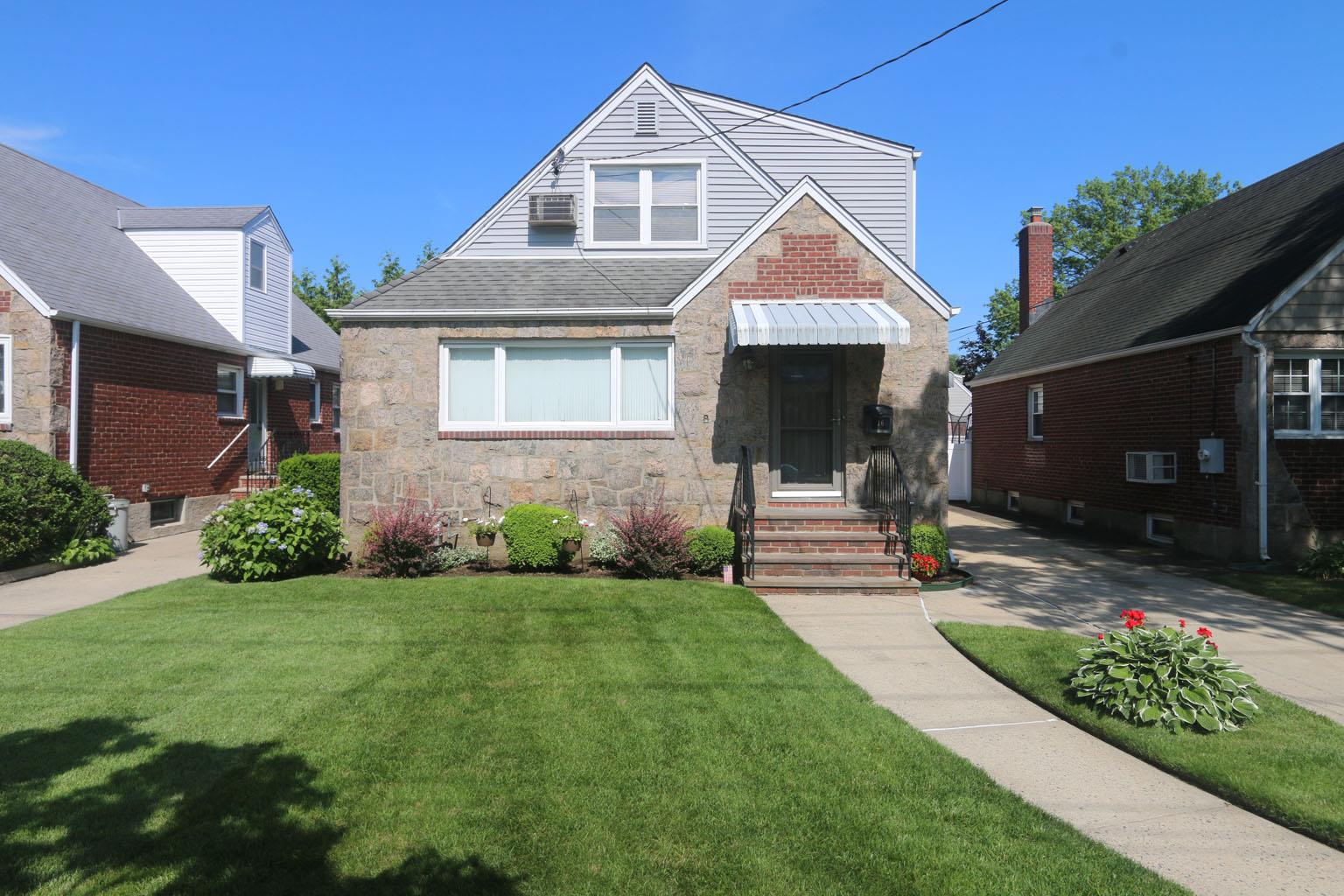 #1 photo, 16 Elton Road, ناسو Stewart Manor , NY 11530