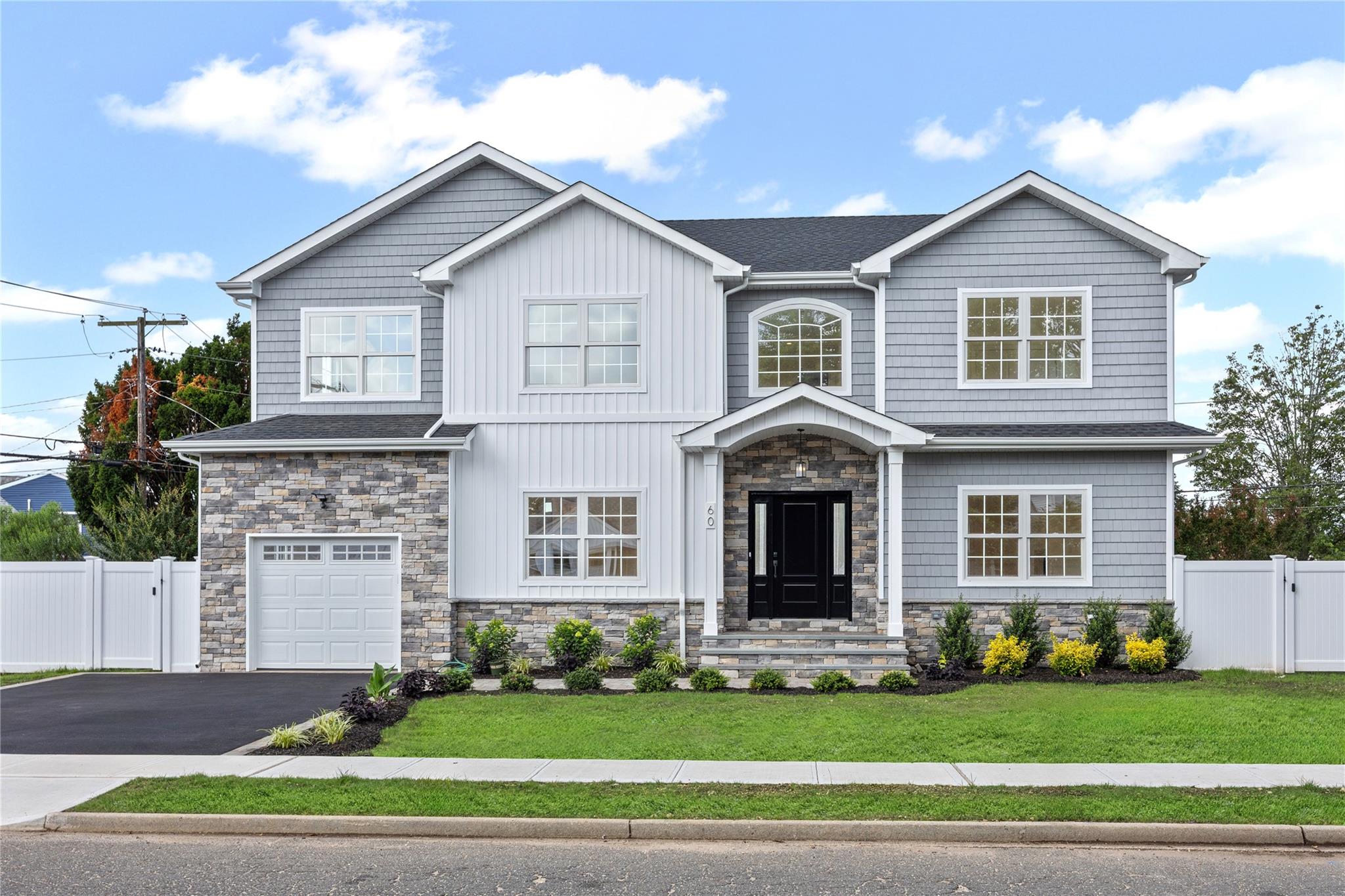 #1 photo, 60 Schoolhouse Road, ナッソー郡 Levittown , NY 11756