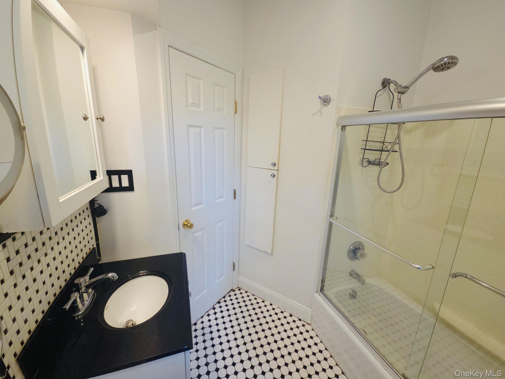 #17 photo, 1114 1st Avenue, New Hyde Park , NY 11040