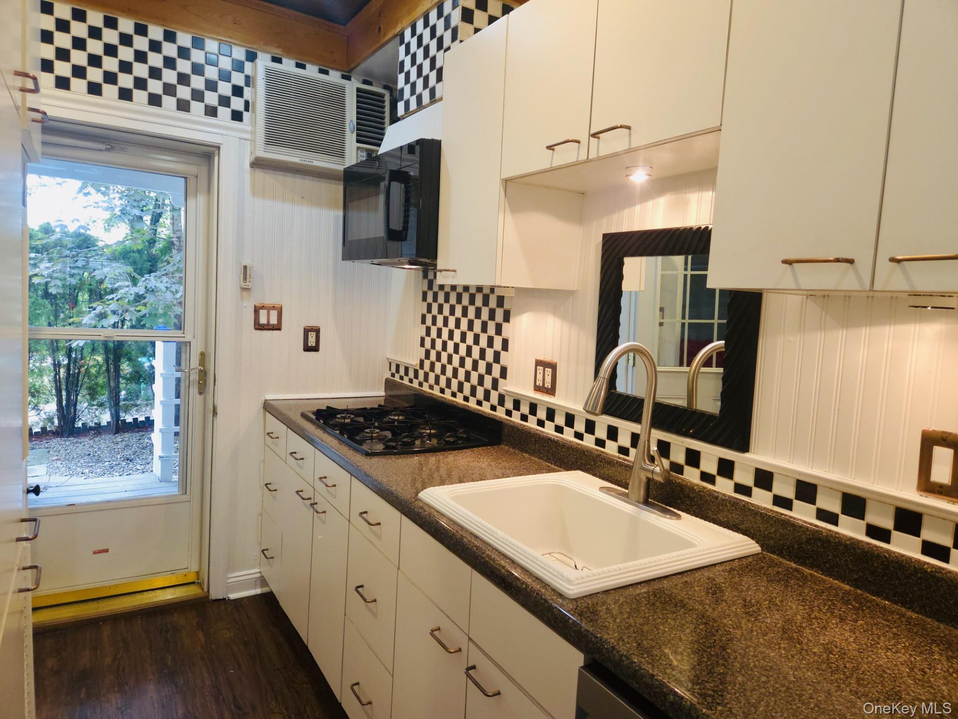 #8 photo, 1114 1st Avenue, New Hyde Park , NY 11040