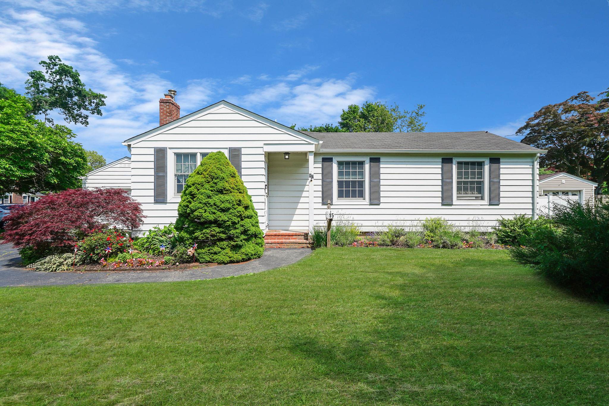 #1 photo, 15 Roosevelt Boulevard, East Patchogue , NY 11772