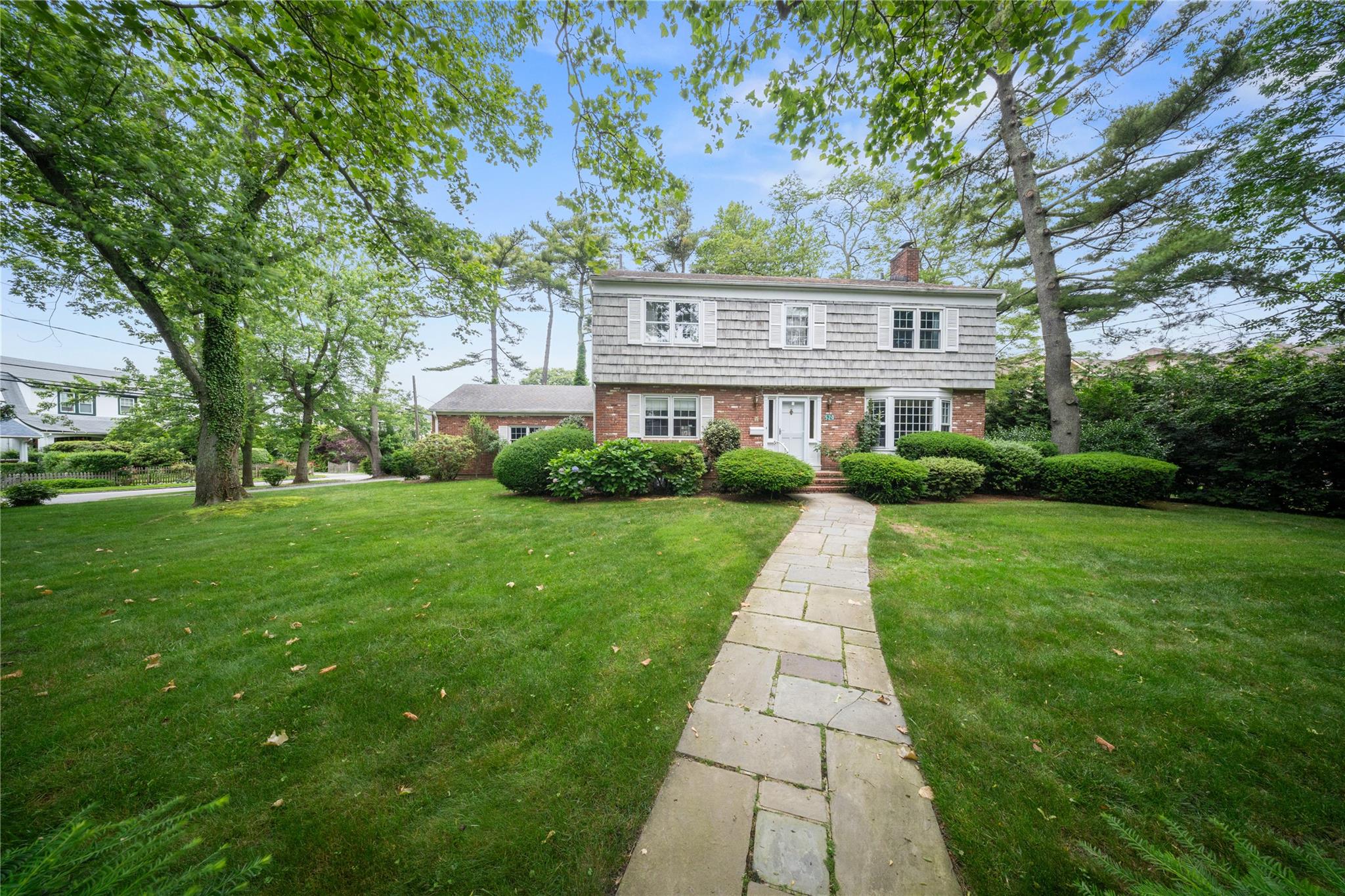 #1 photo, 520 Chauncey Lane, ناسو Lawrence , NY 11559