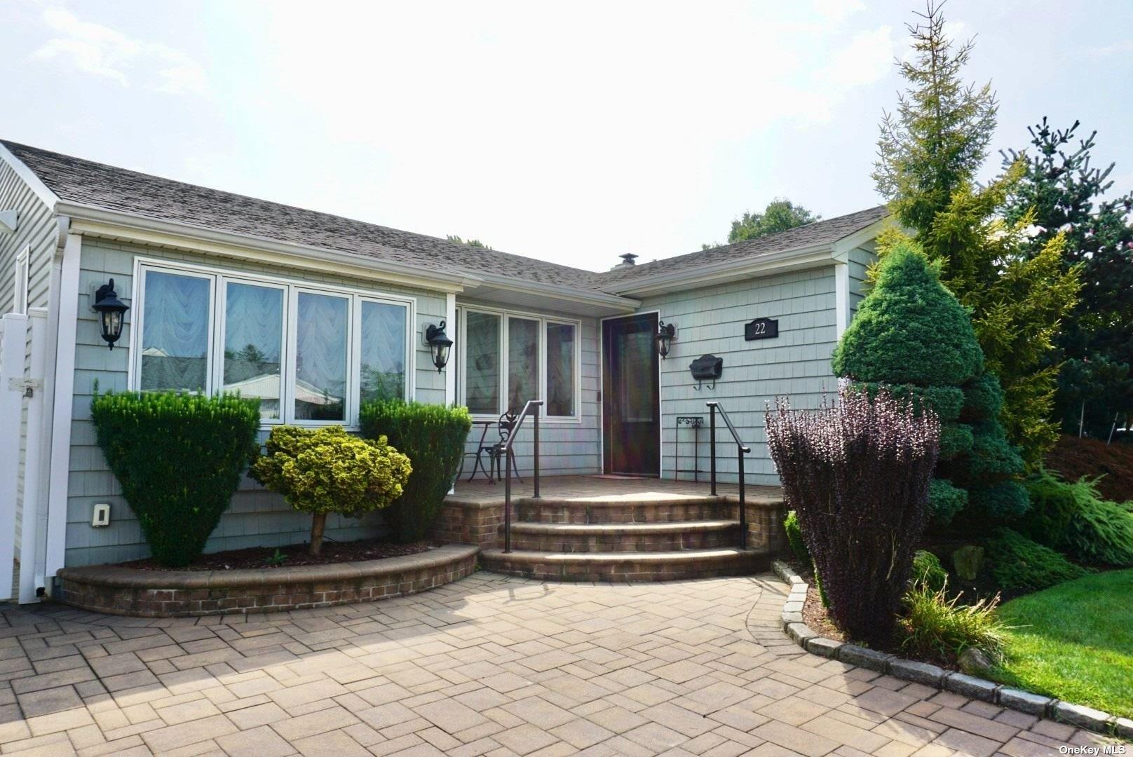 #1 photo, 22 Vassar Lane, ناسو Hicksville , NY 11801