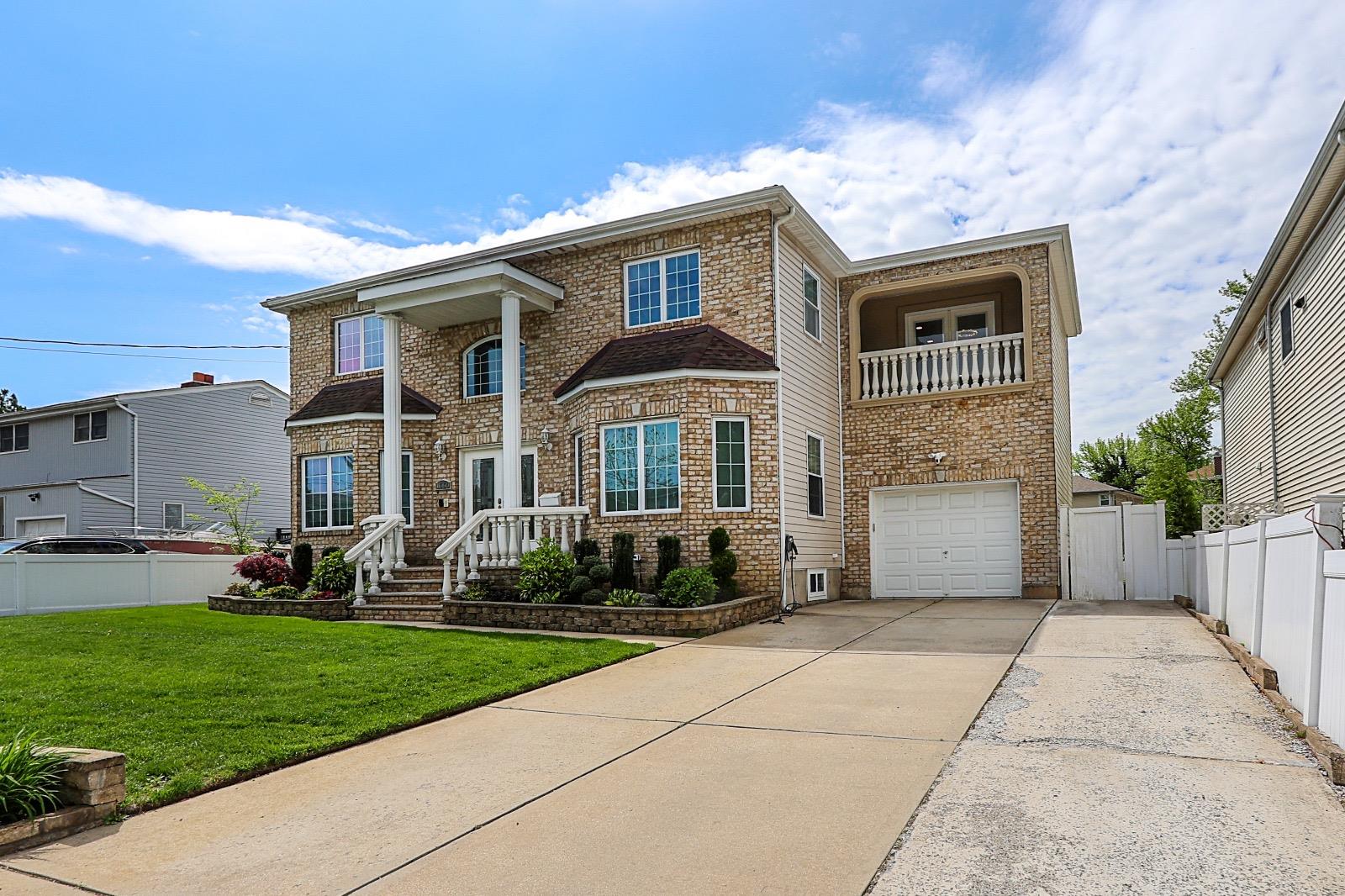 #1 photo, 1660 Bridge Street, ناسو Merrick , NY 11566