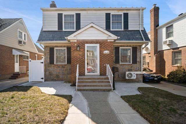 #1 photo, 56-30 215th Street, كوينز Oakland Gardens , NY 11364