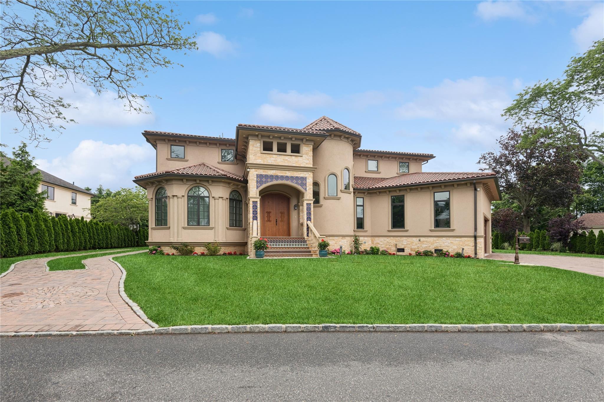 #1 photo, 1190 Harbor Road, ناسو Hewlett Harbor , NY 11557