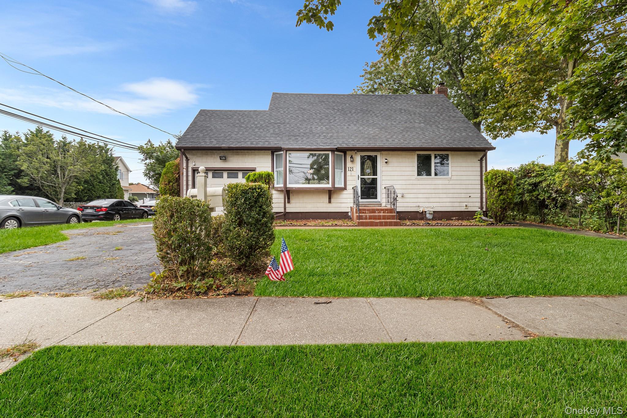 #1 photo, 121 Thomas Avenue, 長島 貝斯佩奇 Bethpage , NY 11714