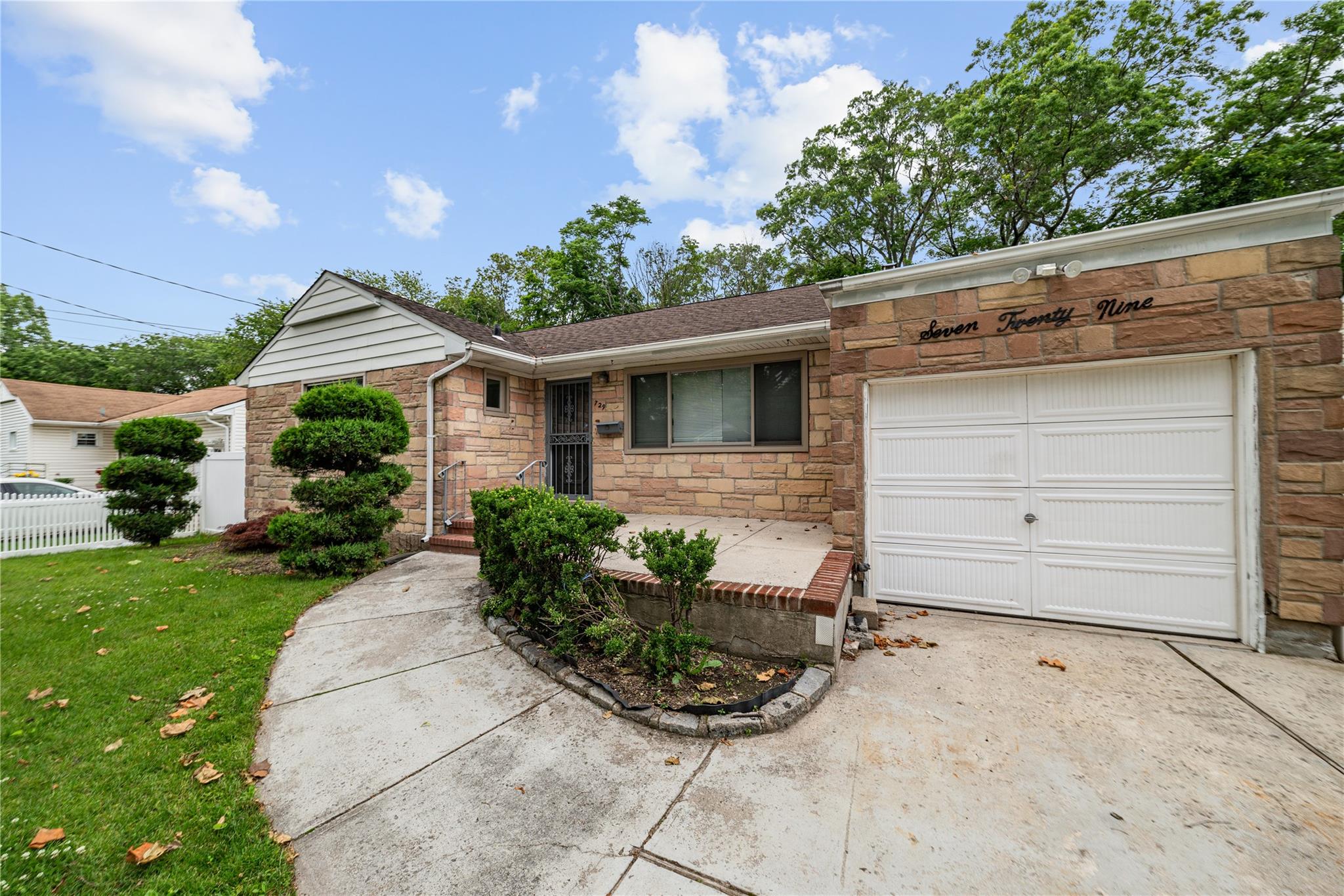 #1 photo, 729 Janos Lane, 長島 West Hempstead , NY 11552