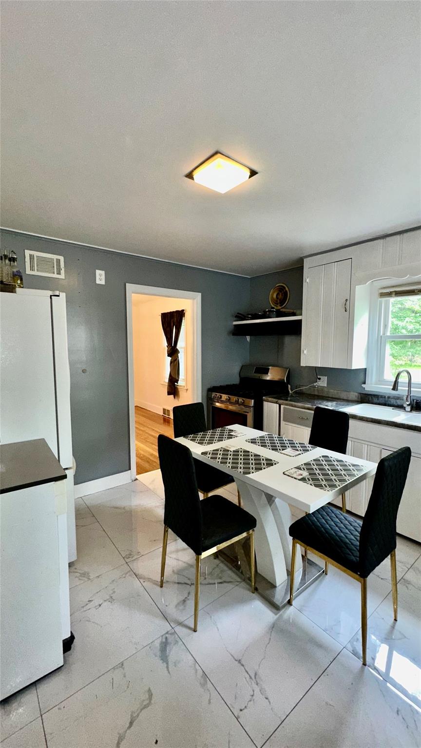 #4 photo, 87 Mountain Avenue, Middletown , NY 10940