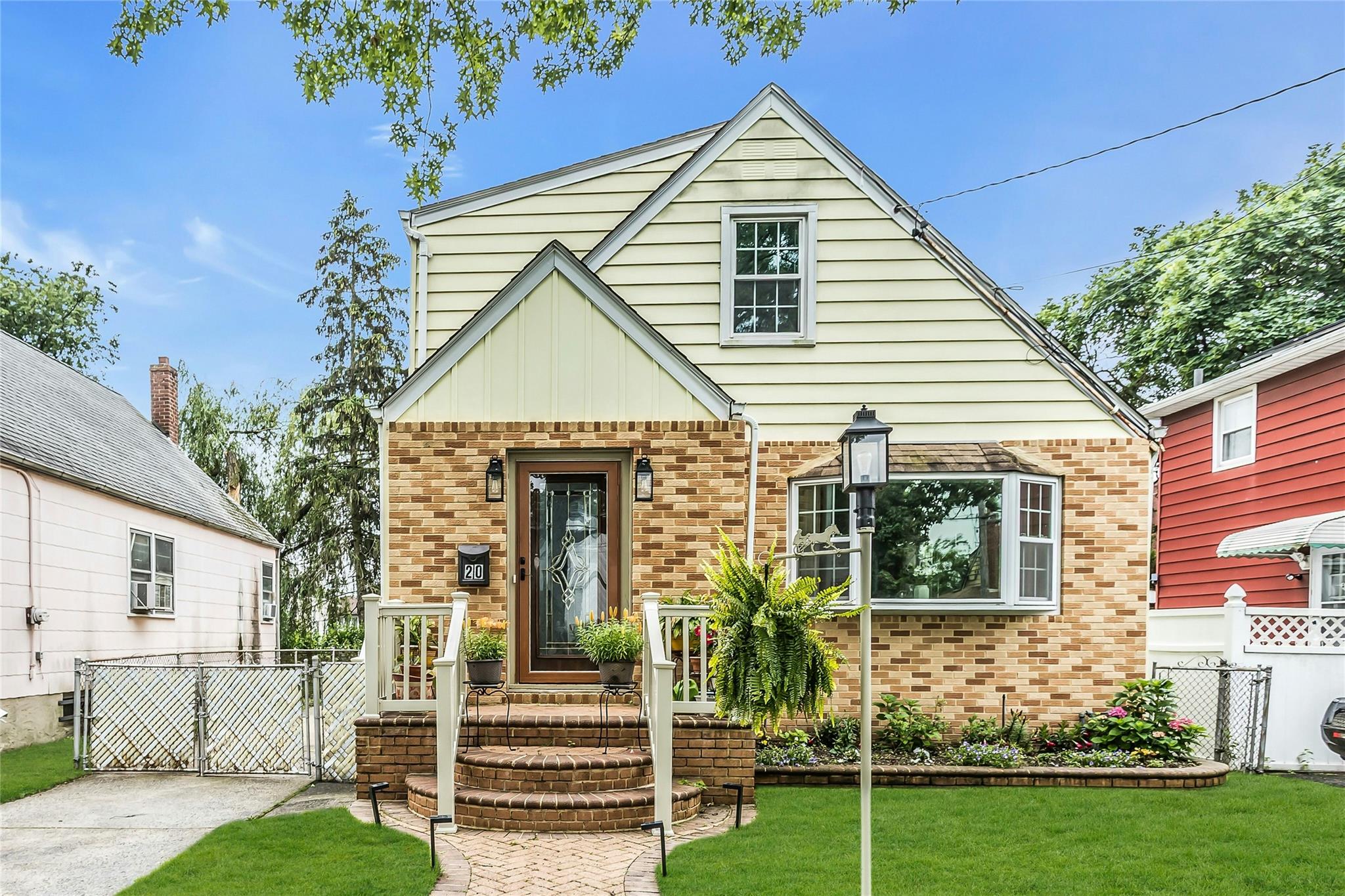 #1 photo, 20 Spring Garden Street, ناسو Valley Stream , NY 11580