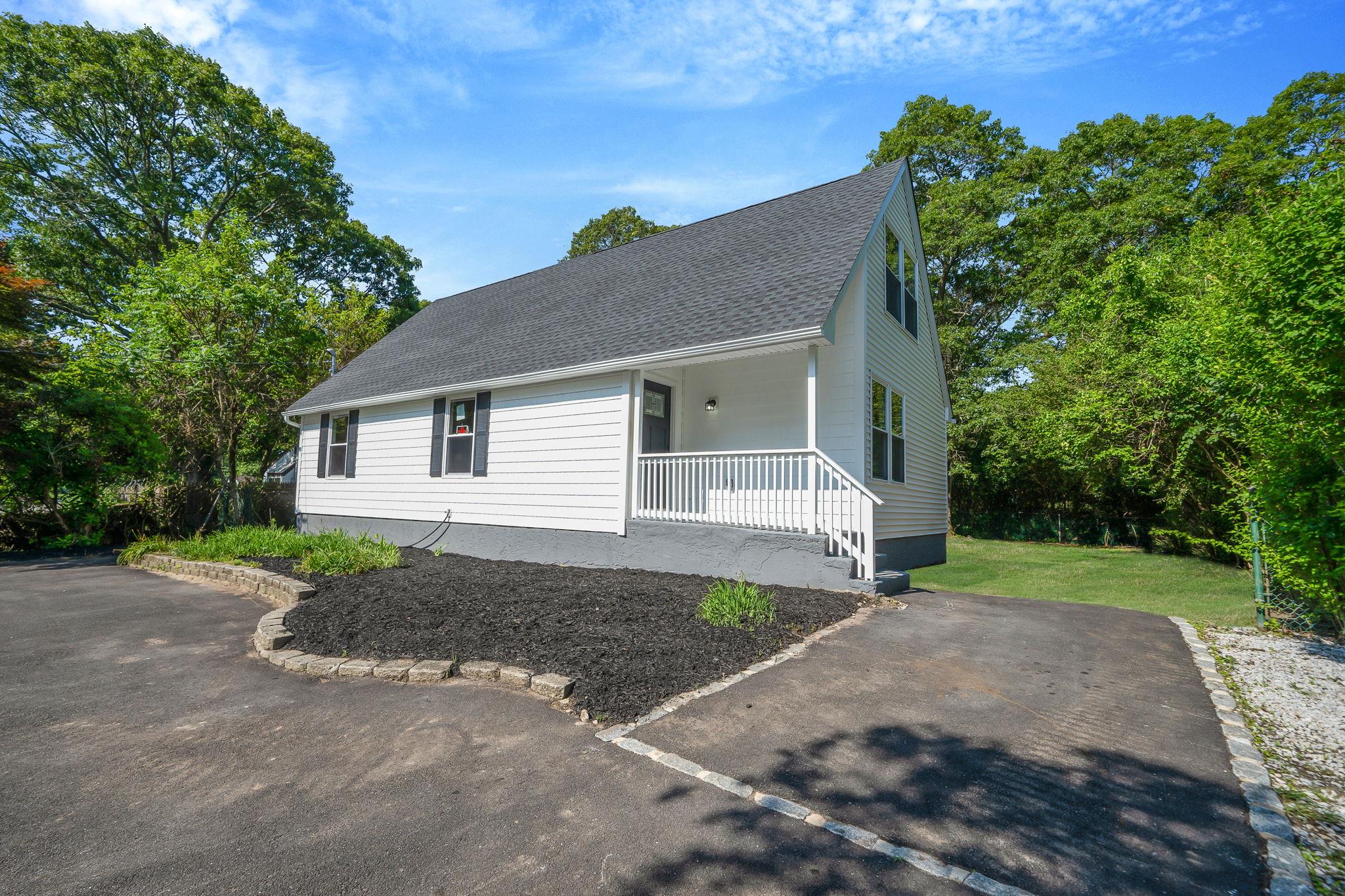 #1 photo, 188 W Yaphank Road, سوفولك Coram , NY 11727