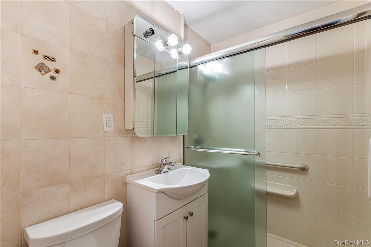 #13 photo, 54-44 Little Neck Parkway, クイーンズ区 Little Neck , NY 11362