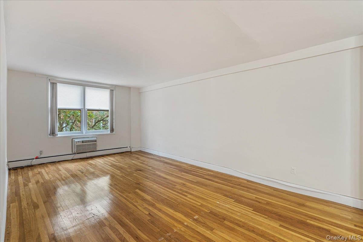 #4 photo, 54-44 Little Neck Parkway, クイーンズ区 Little Neck , NY 11362