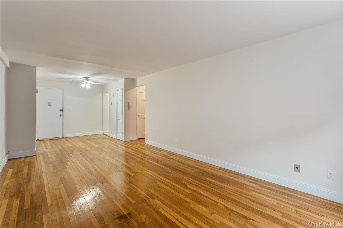 #6 photo, 54-44 Little Neck Parkway, クイーンズ区 Little Neck , NY 11362