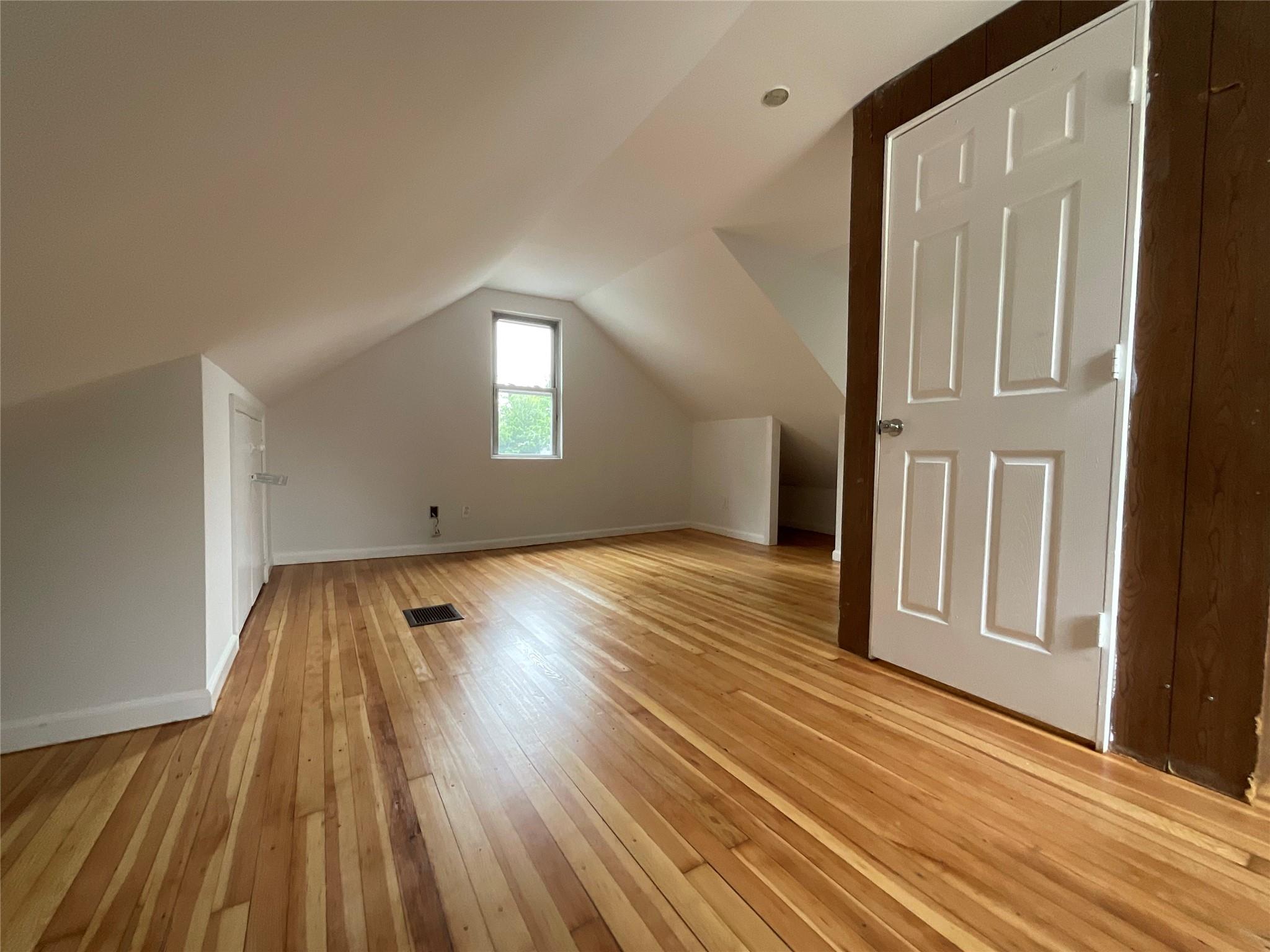 #16 photo, 308 East Avenue, サフォーク郡 Riverhead , NY 11901