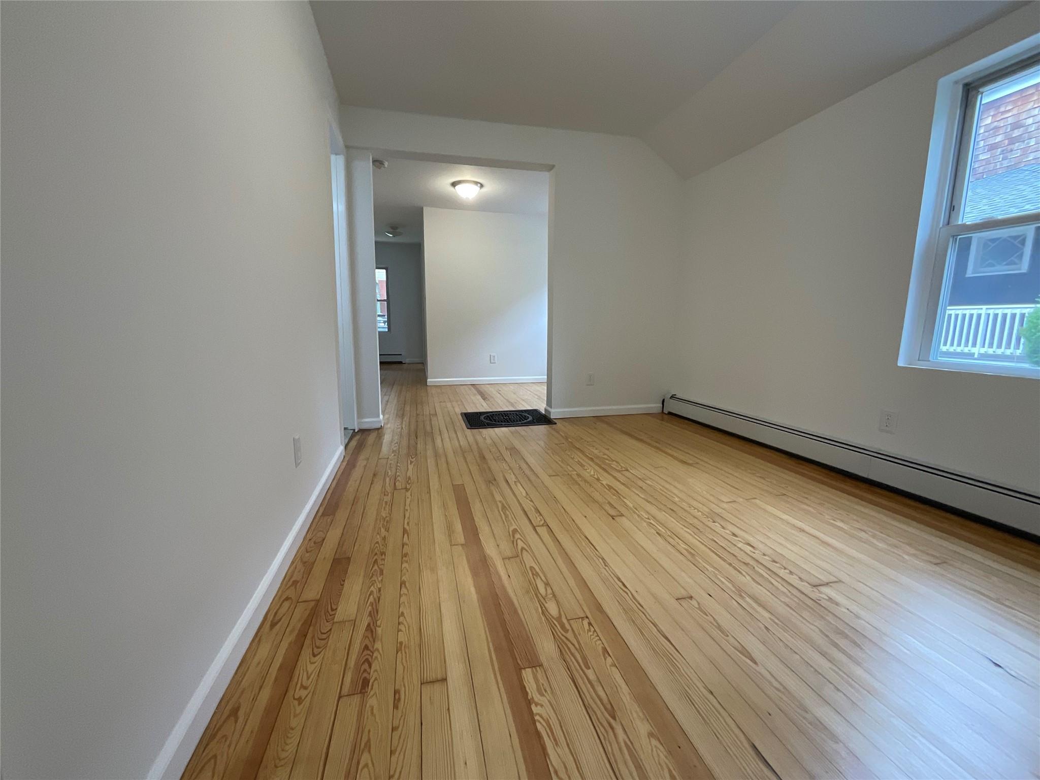 #3 photo, 308 East Avenue, サフォーク郡 Riverhead , NY 11901