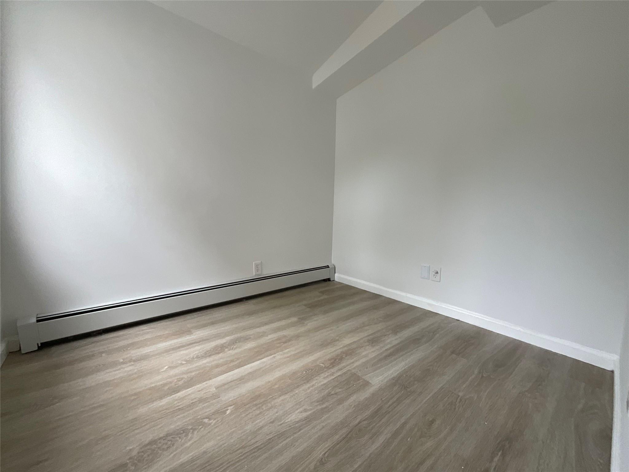 #4 photo, 308 East Avenue, サフォーク郡 Riverhead , NY 11901