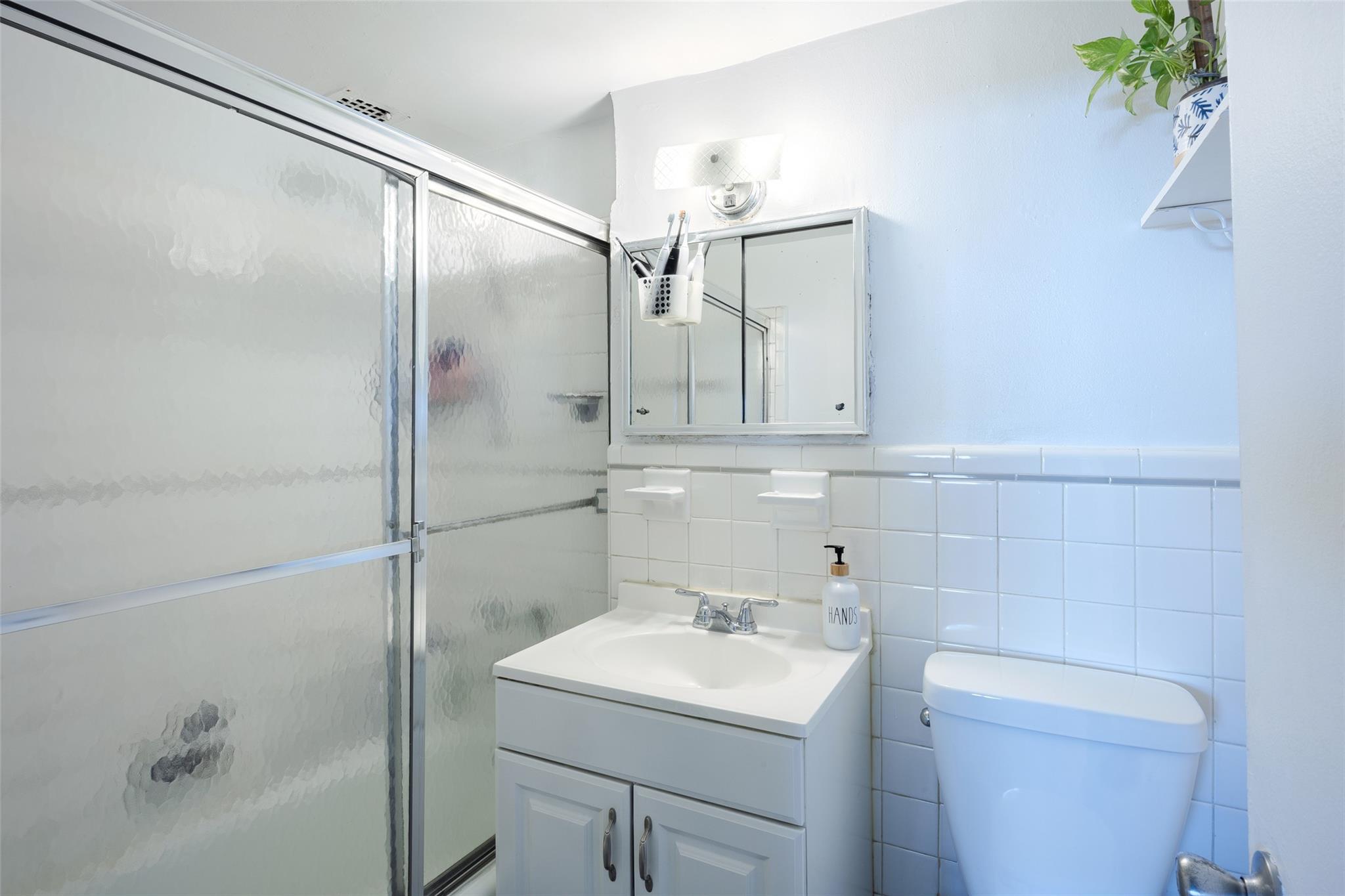 #8 photo, 61-15 97th Street, クイーンズ区 Rego Park , NY 11374