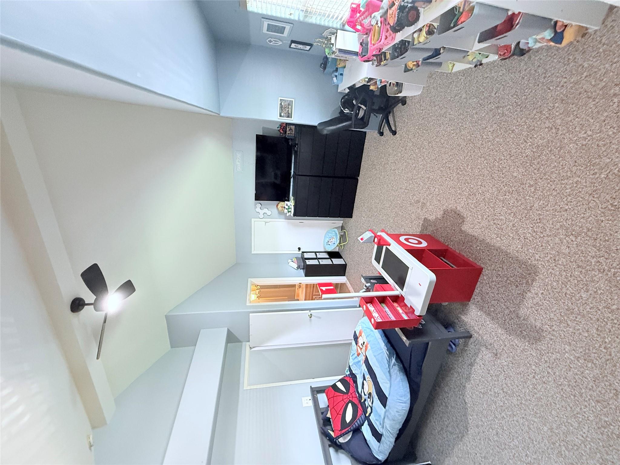 #14 photo, 5 Petersen Court, West Babylon , NY 11704