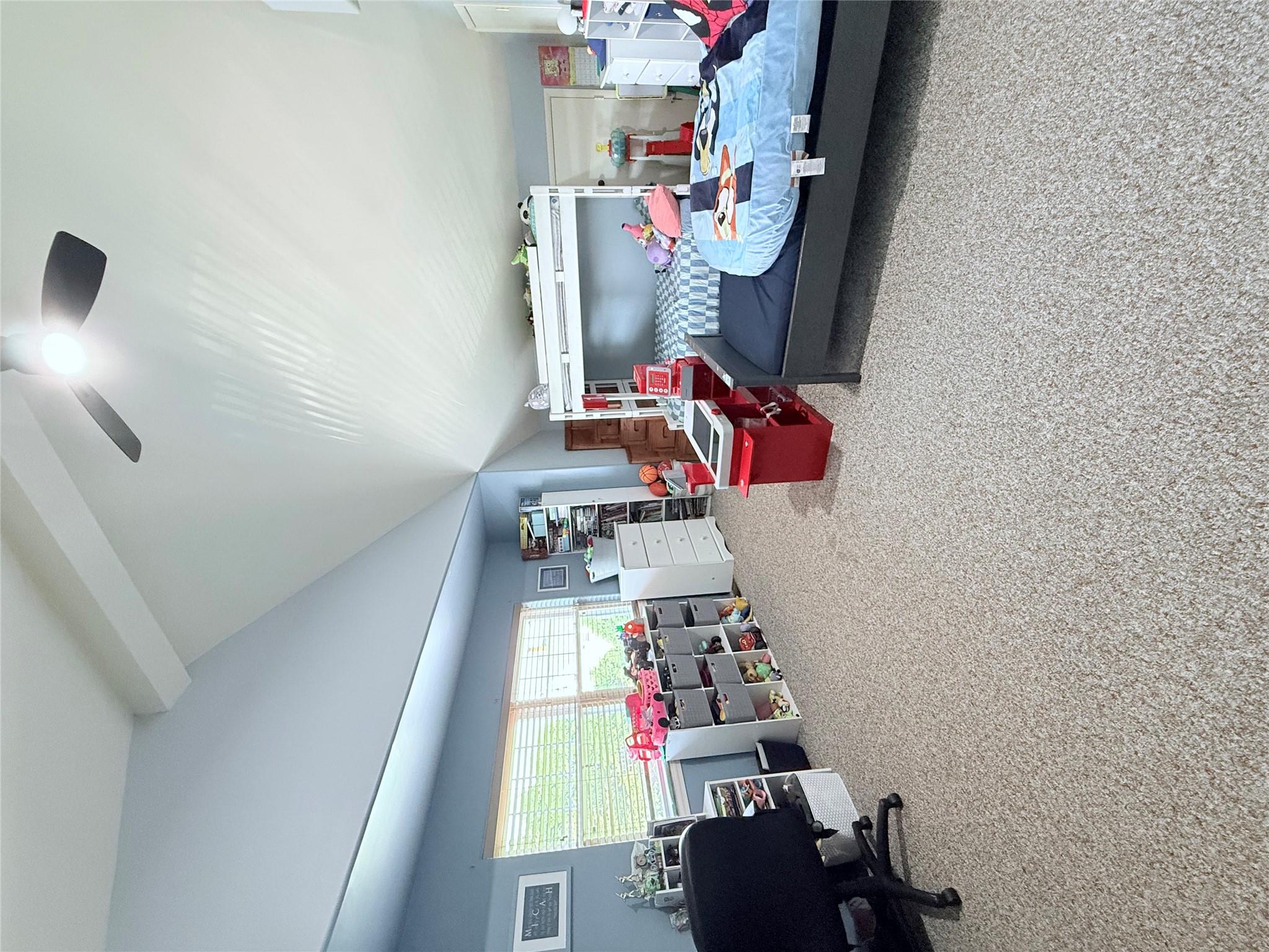 #15 photo, 5 Petersen Court, West Babylon , NY 11704