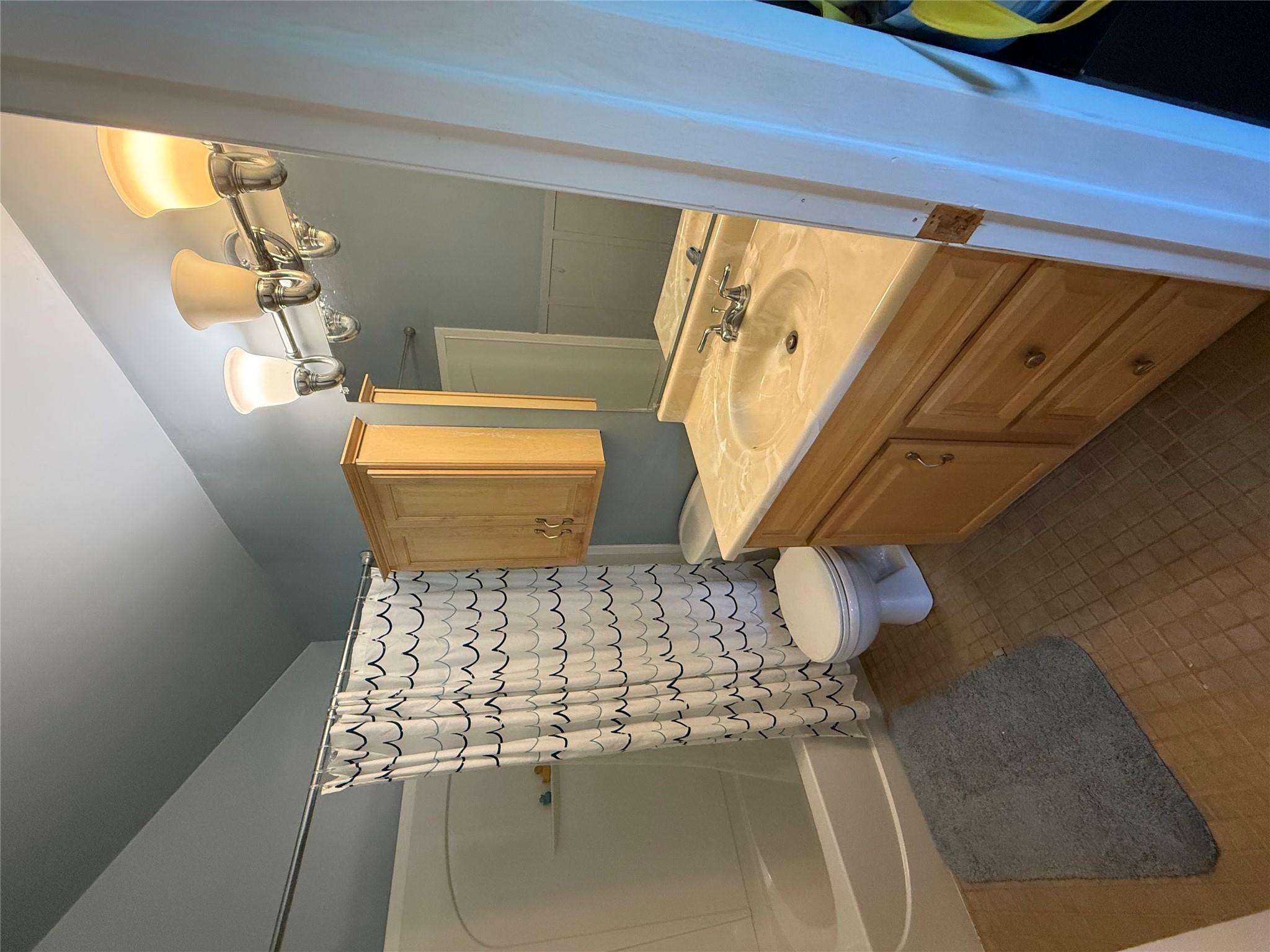 #16 photo, 5 Petersen Court, West Babylon , NY 11704