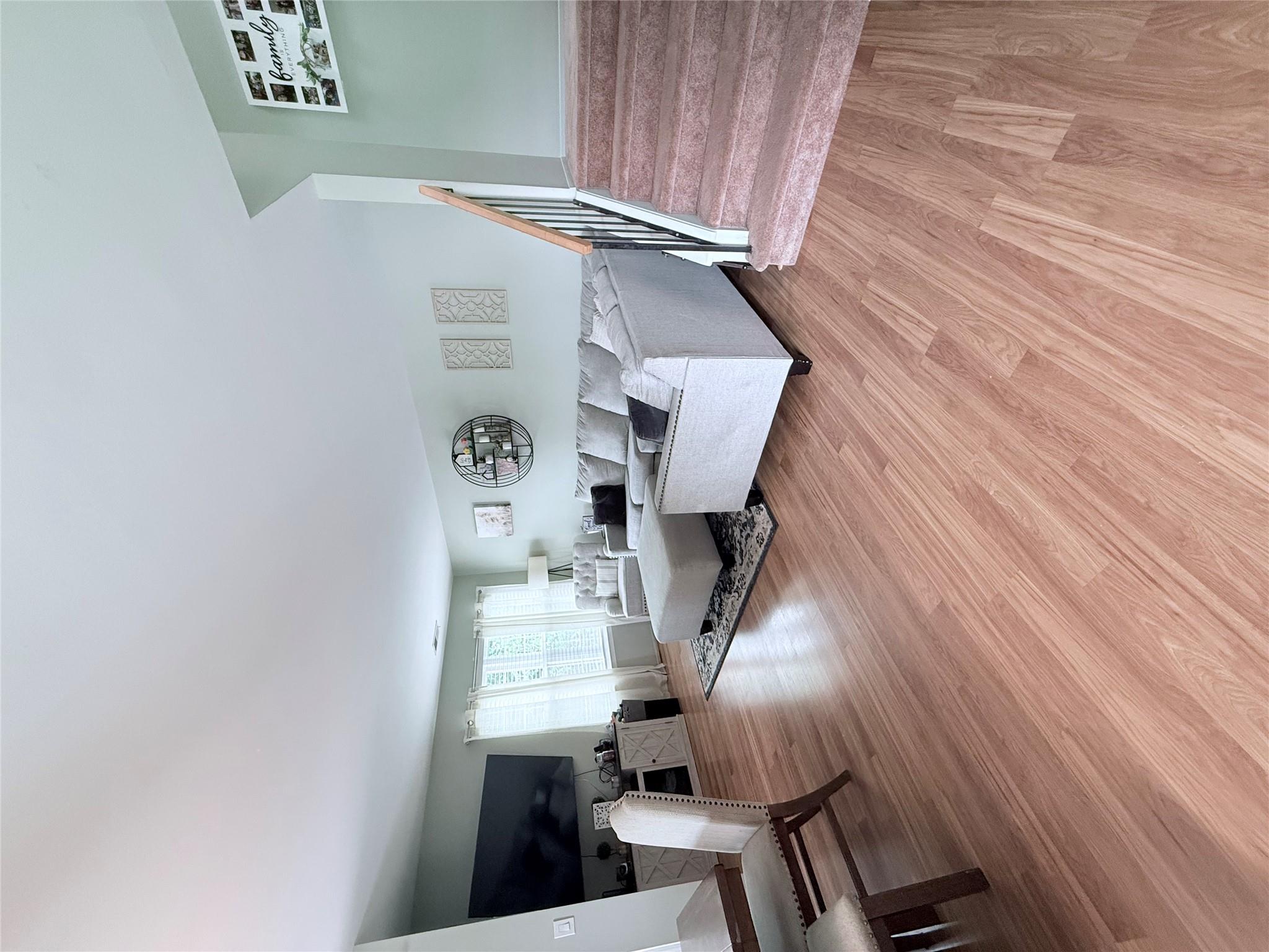 #3 photo, 5 Petersen Court, West Babylon , NY 11704