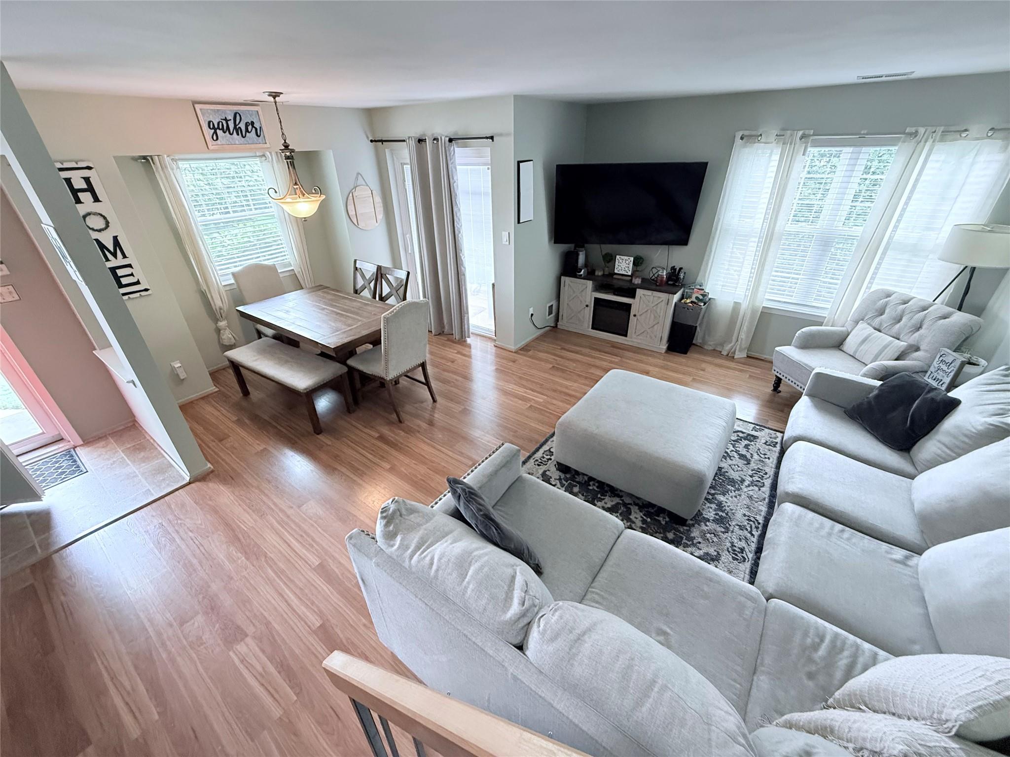 #4 photo, 5 Petersen Court, West Babylon , NY 11704