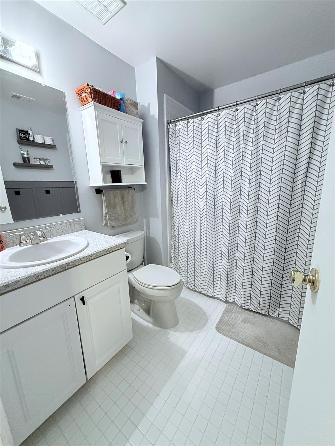 #7 photo, 5 Petersen Court, West Babylon , NY 11704