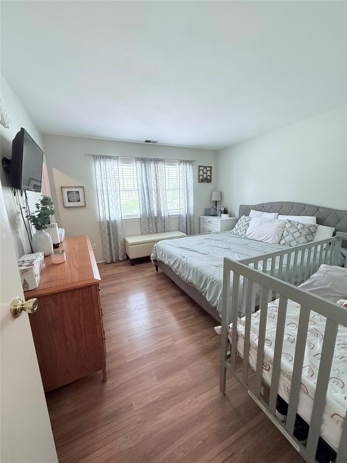 #8 photo, 5 Petersen Court, West Babylon , NY 11704