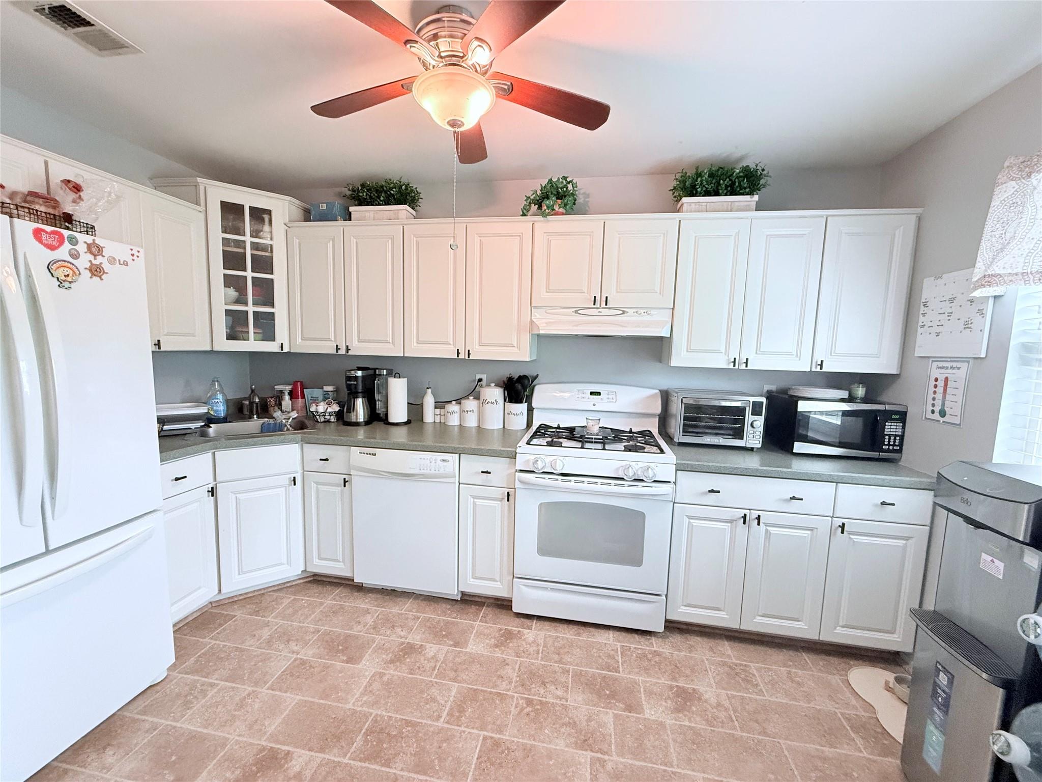 #9 photo, 5 Petersen Court, West Babylon , NY 11704