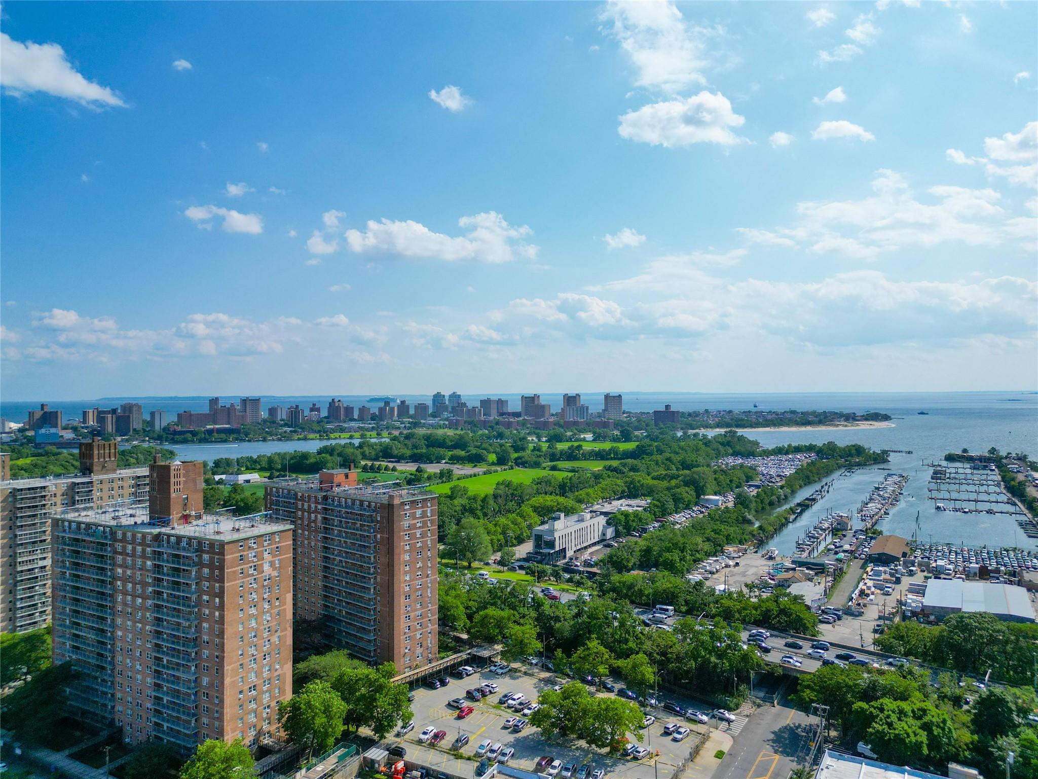 #18 photo, 1935 Shore Parkway, ブルックリン区 Brooklyn , NY 11214