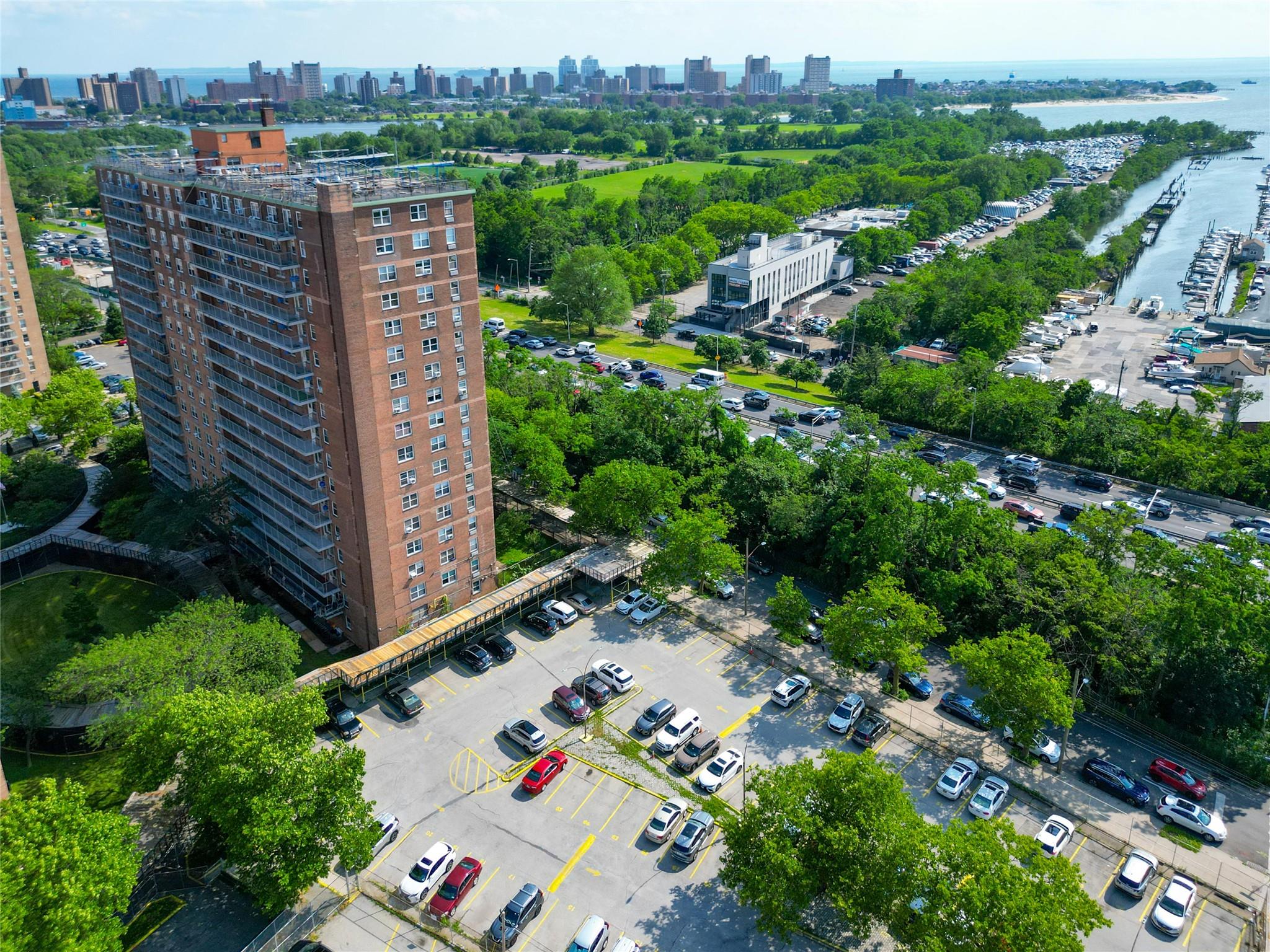 #19 photo, 1935 Shore Parkway, ブルックリン区 Brooklyn , NY 11214