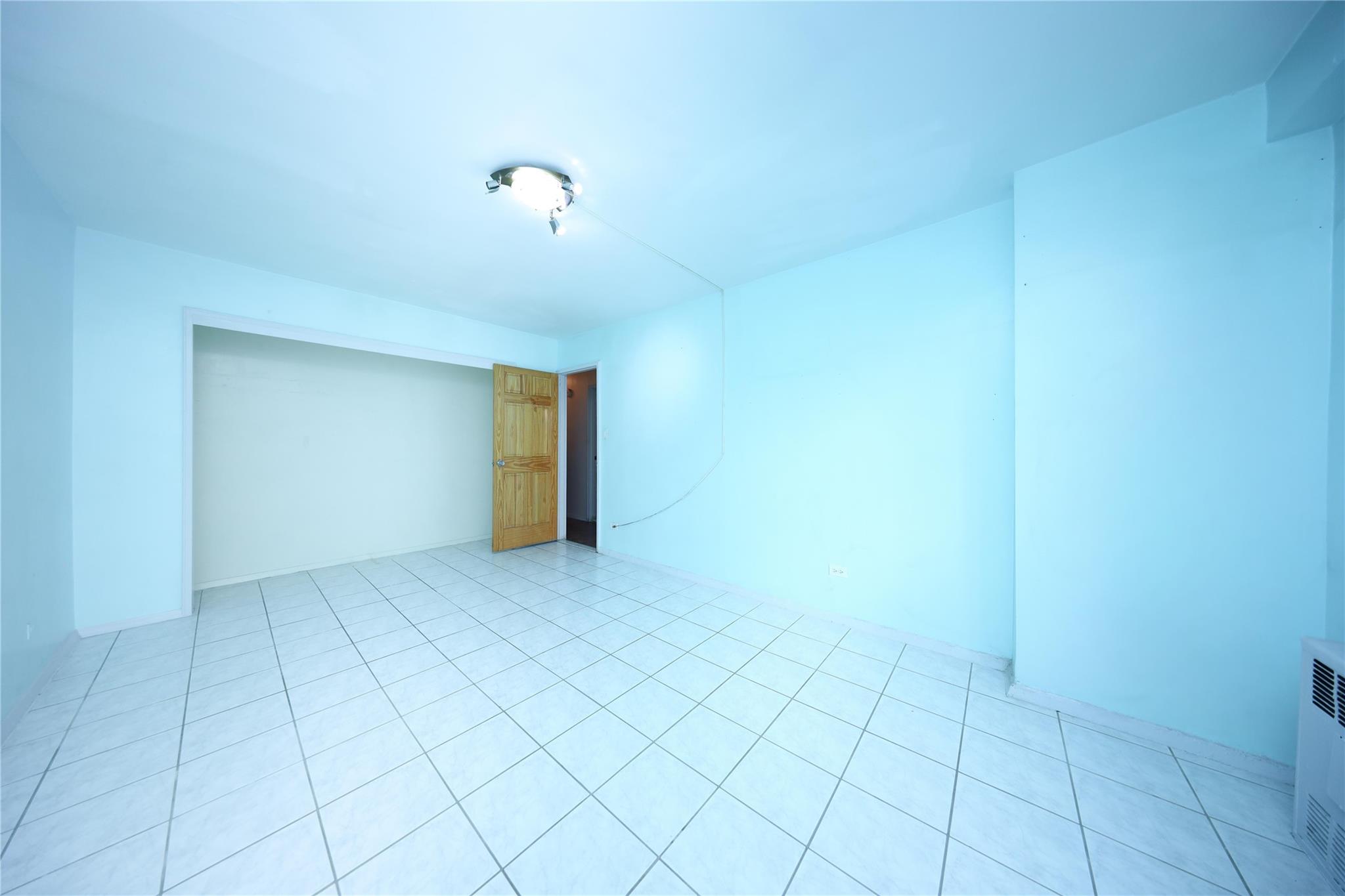 #8 photo, 1935 Shore Parkway, ブルックリン区 Brooklyn , NY 11214