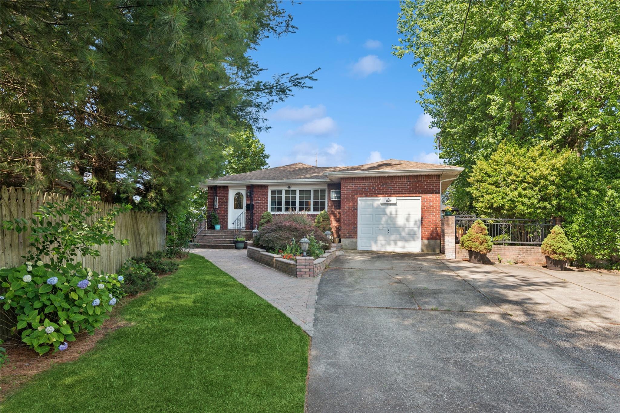 #1 photo, 6 Grey Rock Court, ナッソー郡 Bethpage , NY 11714