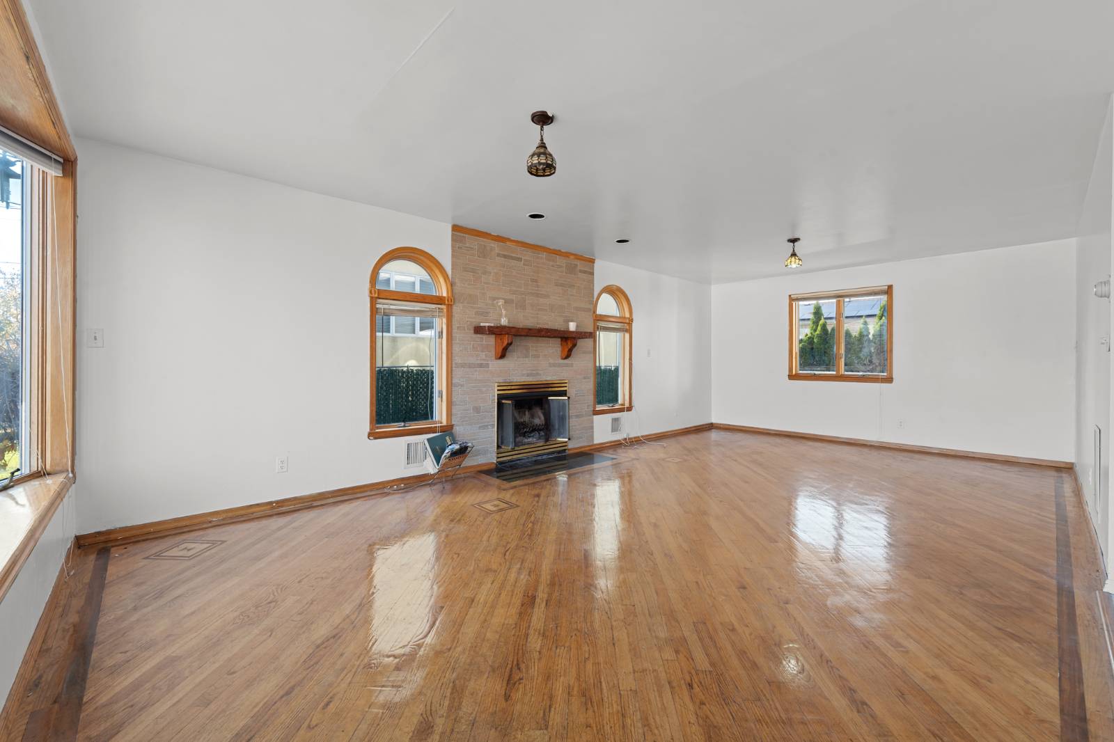 #4 photo, 2452 E 74th St, ブルックリン区 Bergen Beach , NY 11234