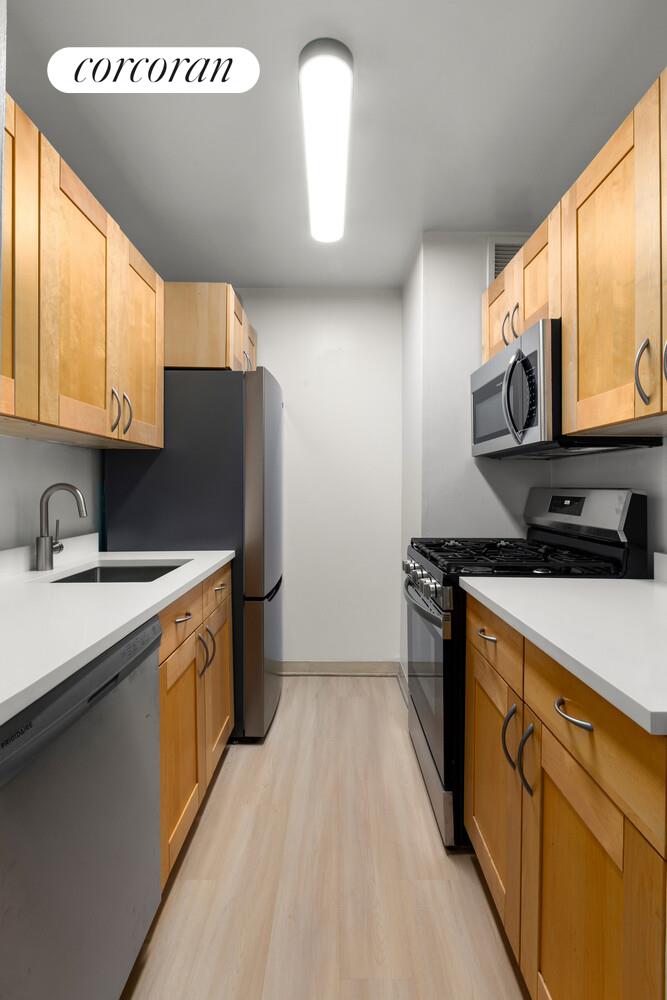 #7 photo, 404 E 79TH Street, Lenox Hill , NY 10075