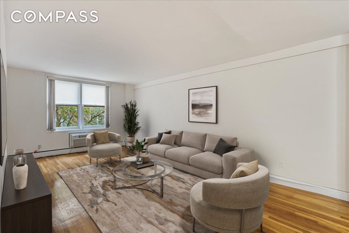 #4 photo, 54-44 Little Neck Parkway, クイーンズ区 Little Neck , NY 11362