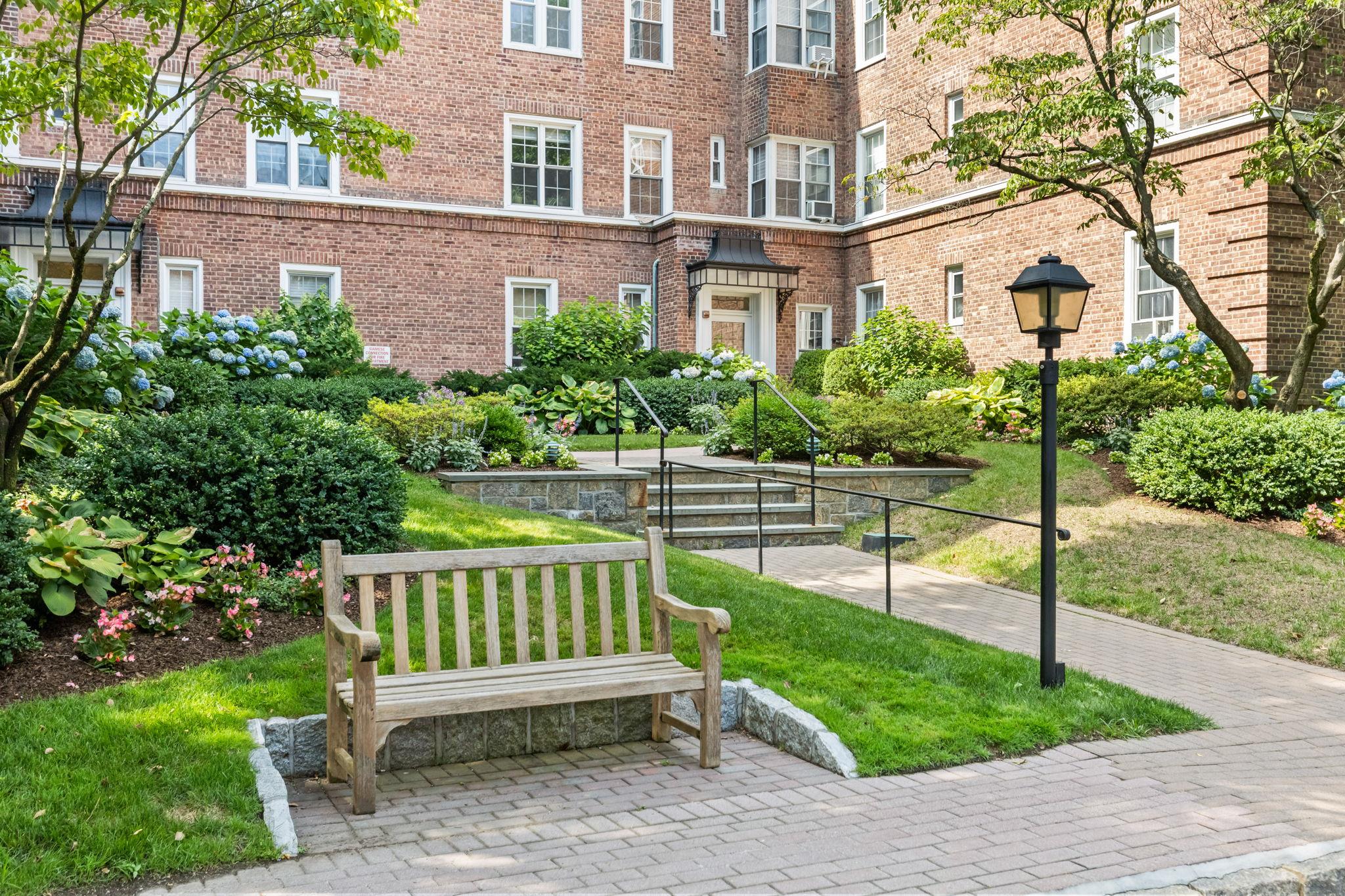 #1 photo, 1 Midland Gardens, 布朗士 Bronxville , NY 10708