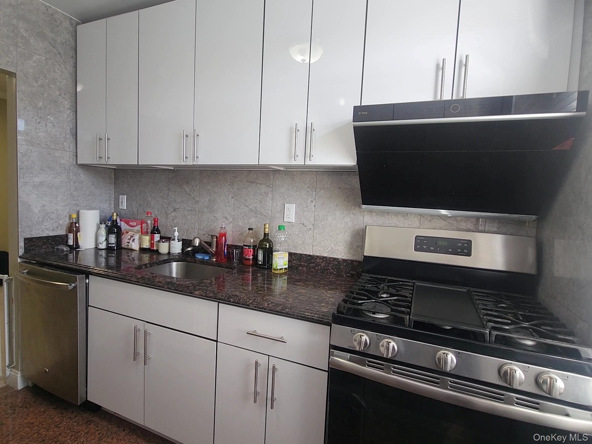 #4 photo, 32-45 90 Street, クイーンズ区 East Elmhurst , NY 11369