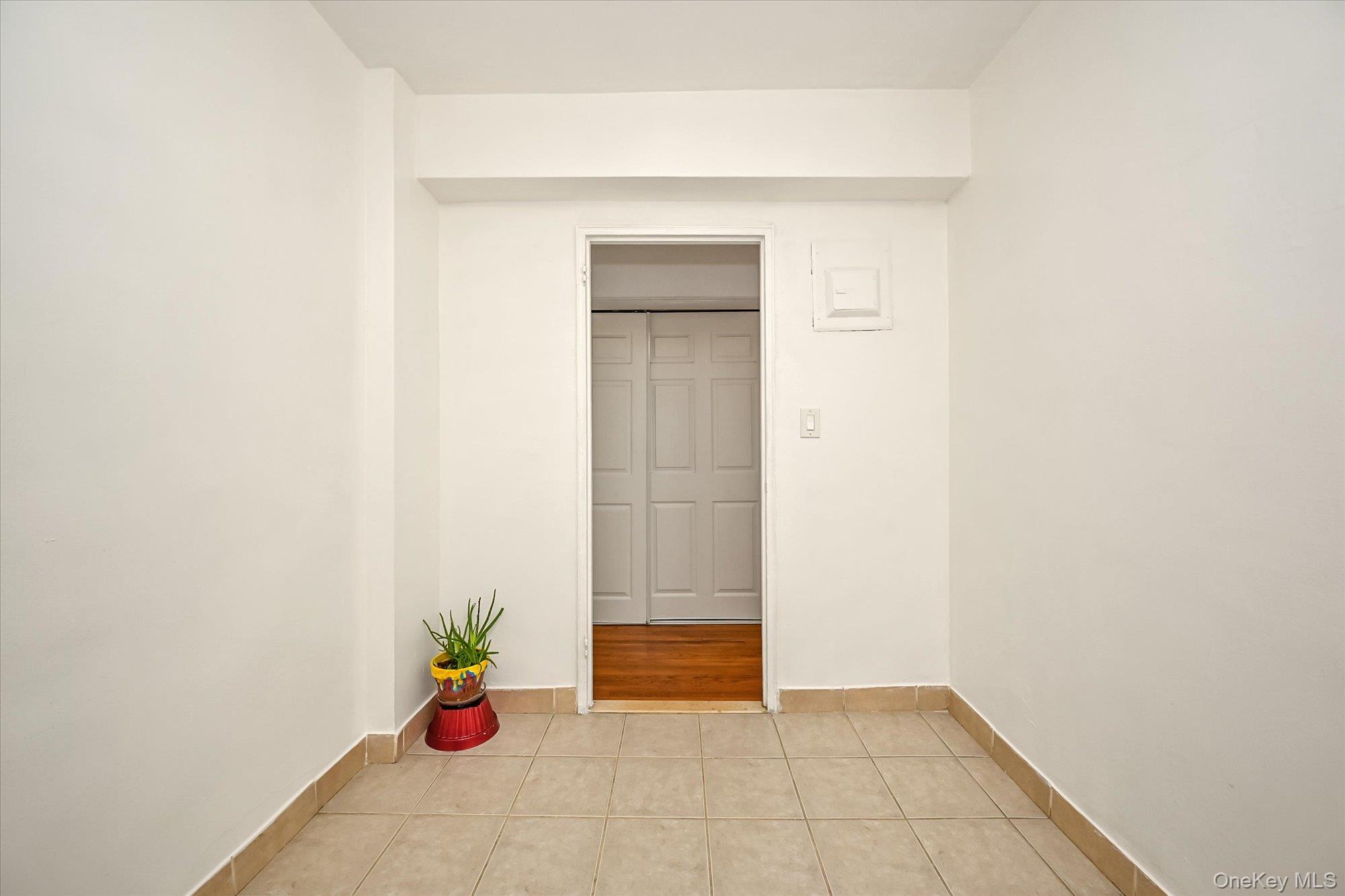 #10 photo, 37-26 87th Street, クイーンズ区 Jackson Heights , NY 11372