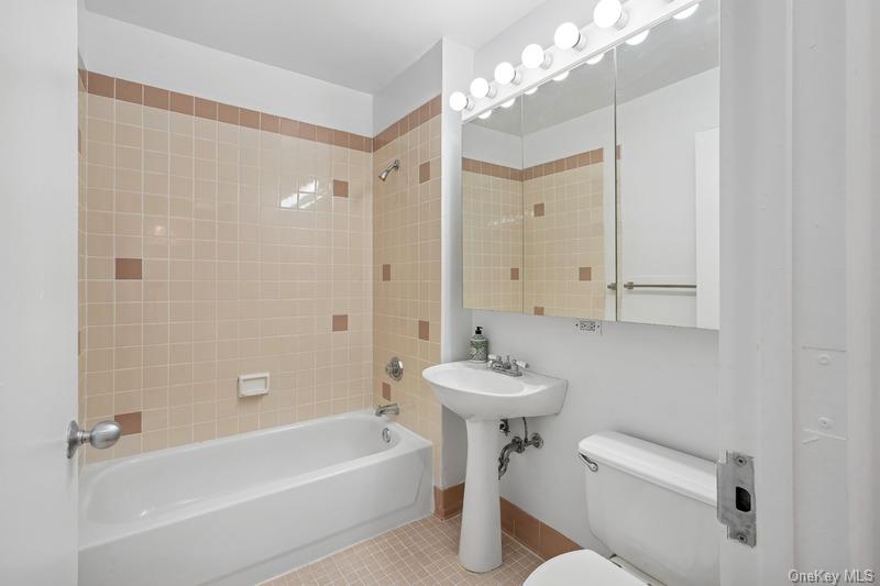 #8 photo, 4-74 48th Avenue, クイーンズ区 Long Island City , NY 11109