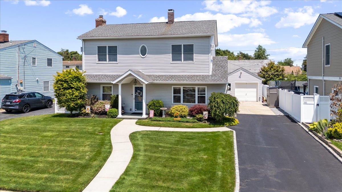 #1 photo, 37 Swan Lane, Levittown , NY 11756