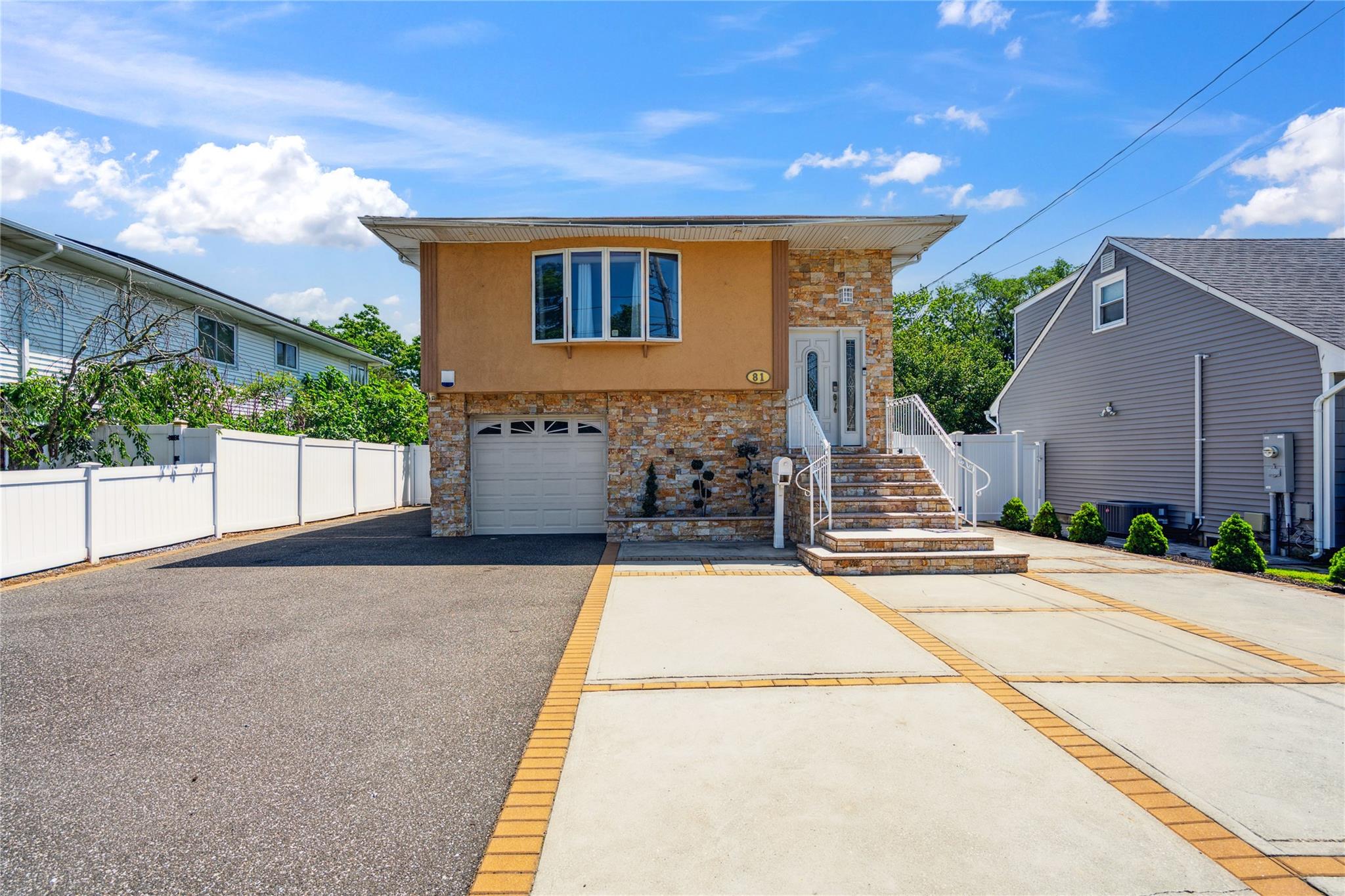 #1 photo, 81 Oakdale Boulevard, ناسو Farmingdale , NY 11735